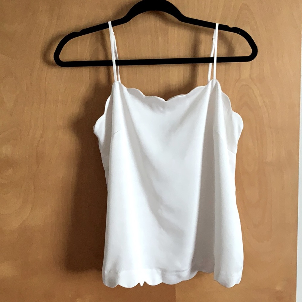 Scallop edge tank top!